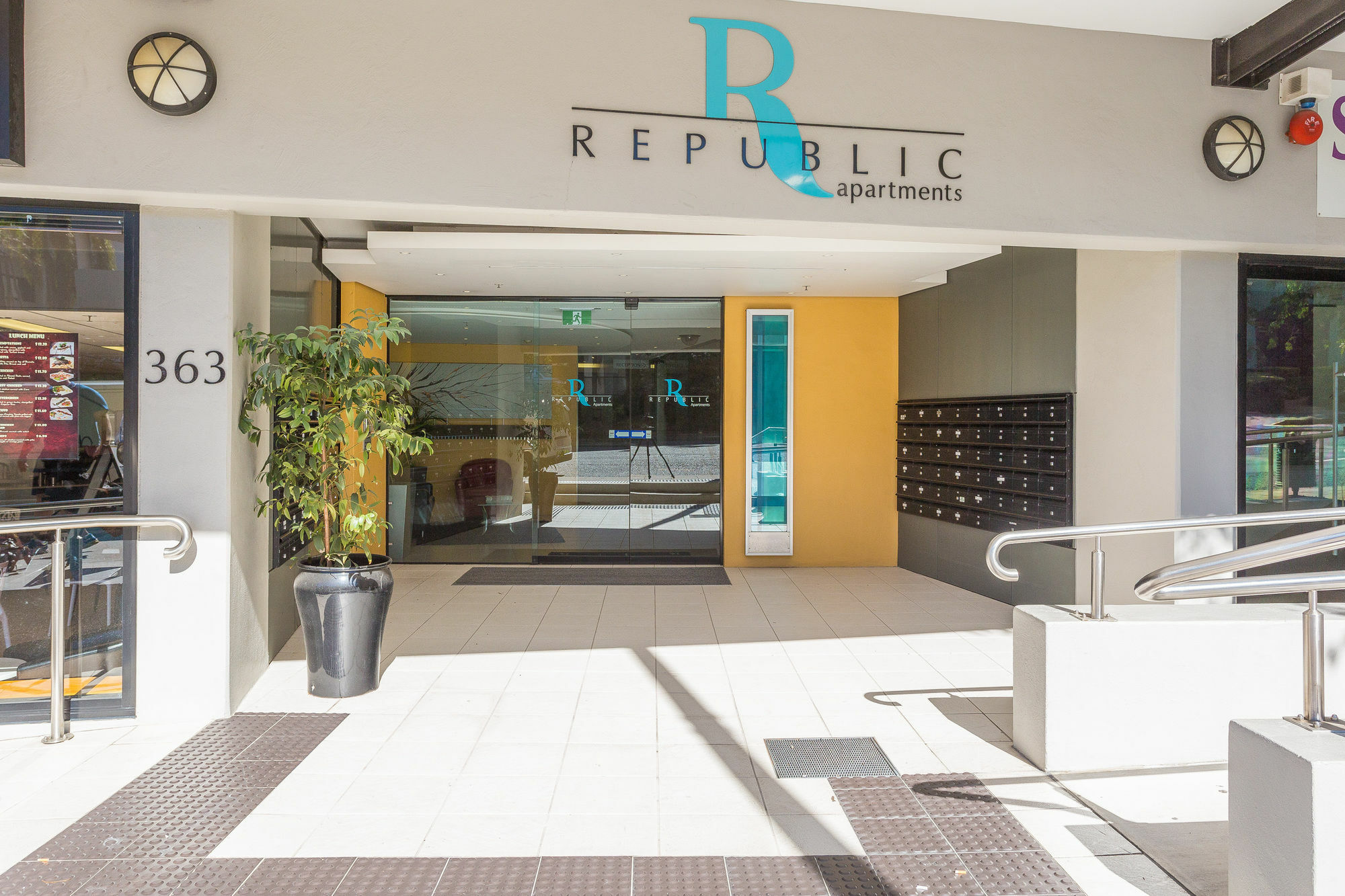 Republic 4*